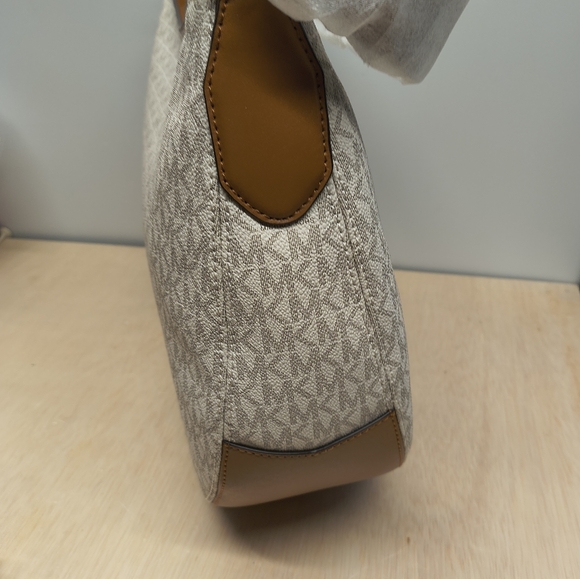 Michael Kors Brooke Lg Zip Hobo in Vanilla/Acorn - Picture 7 of 13